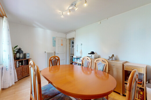 salle à manger avec éclairage sur rail, radiateur, drywall, cloison sèche, et wood finish floor