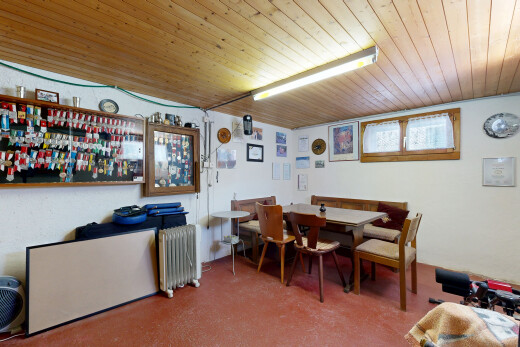 salle à manger avec radiateur, wood ceiling, plafond en bois, inside property, et drywall