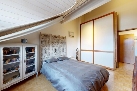 chambre avec parquet floor, inside property, placard, cloison sèche, et drywall