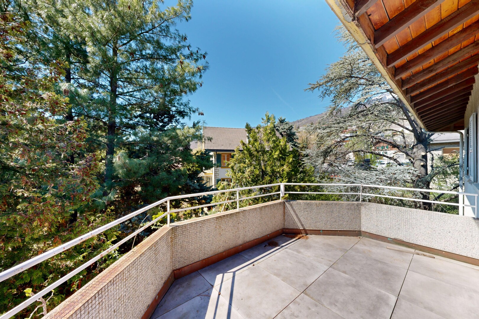 balcon avec from property, day time, et balcon