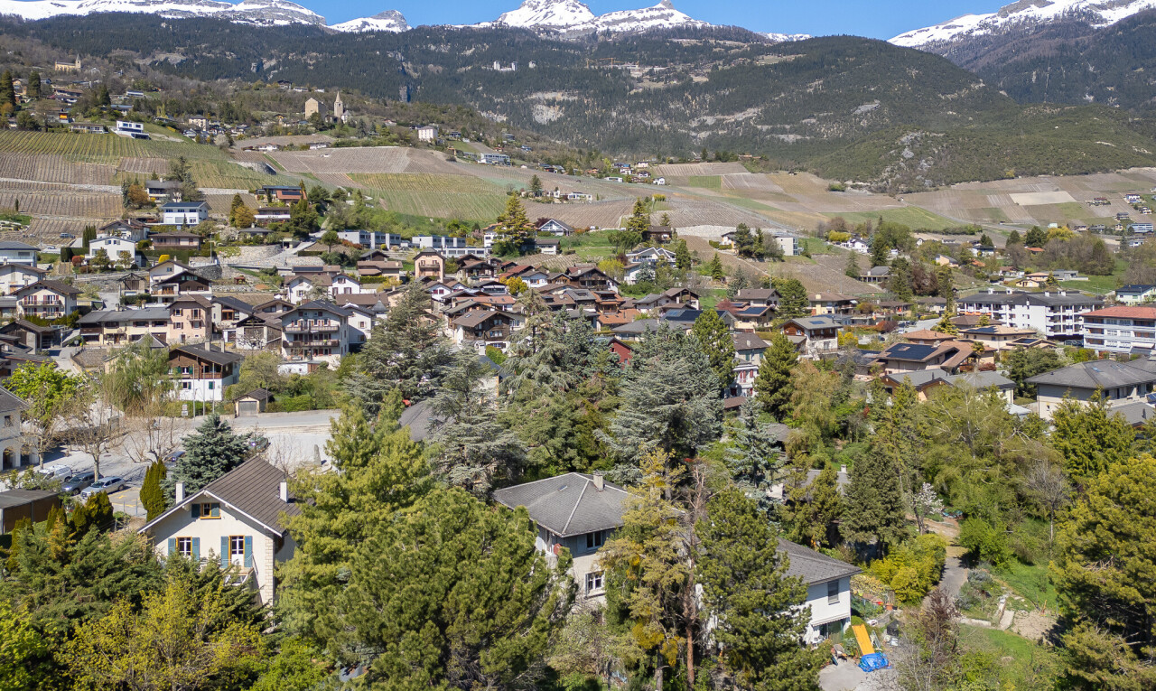 vue sur la montagne avec vue sur la montagne, mountain view, day time, aerial view, et vue résidentielle