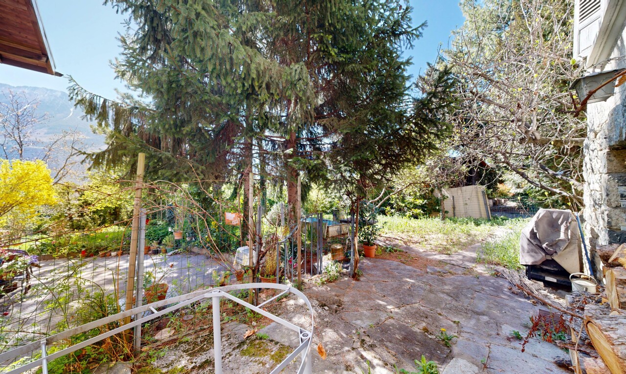 jardin avec day time et from property