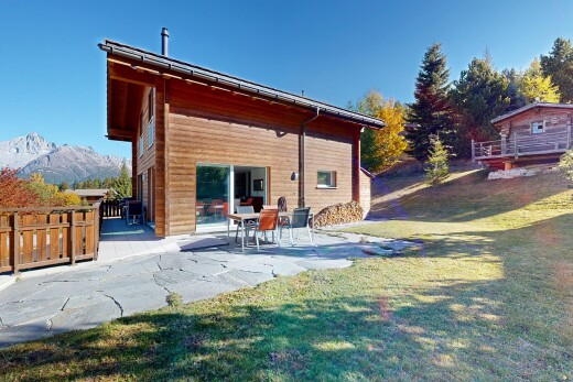 façade avec pelouse, day time, bardage horizontal, bardage en bois, et mountain view