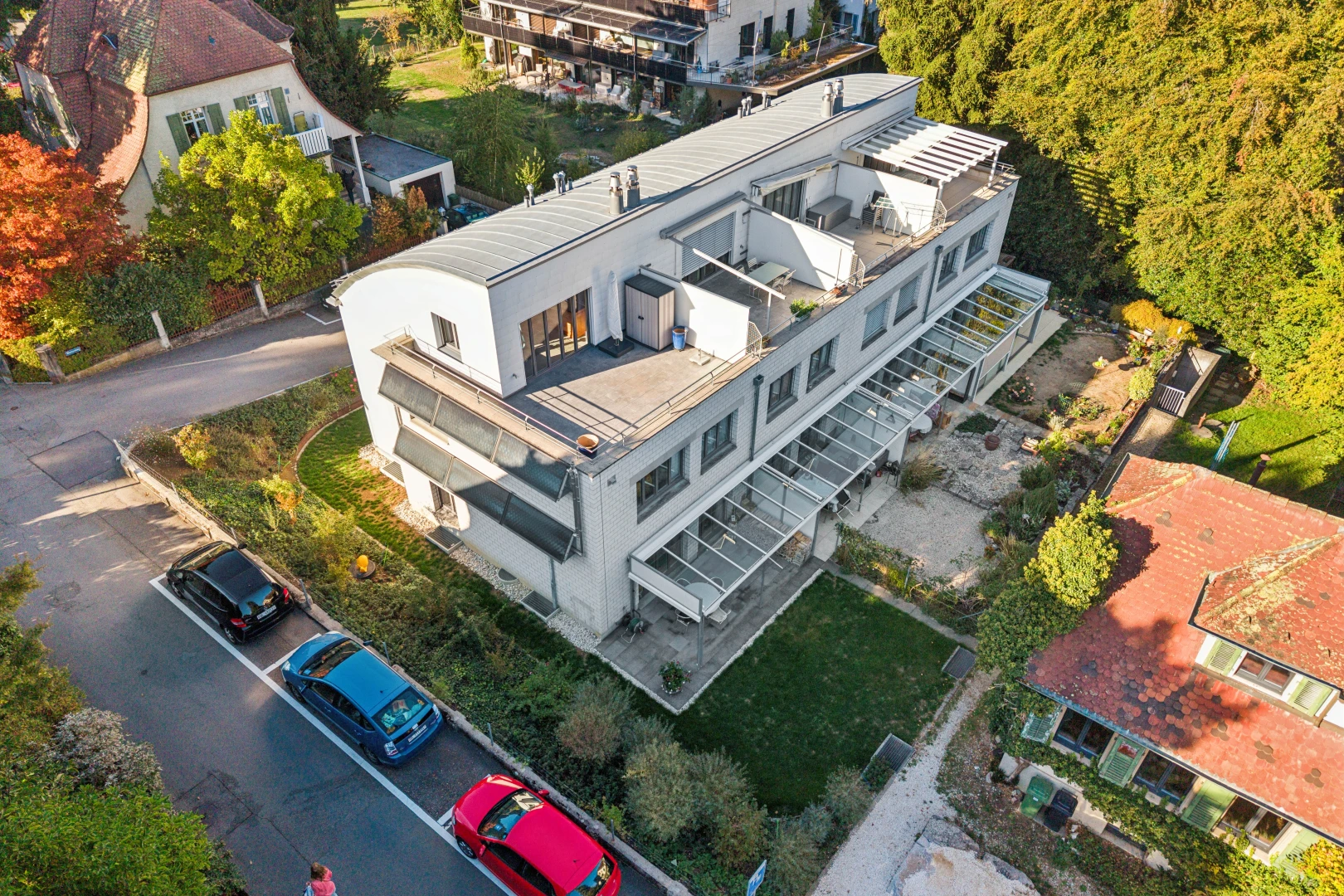 extérieur du bâtiment avec drone view et bordures
