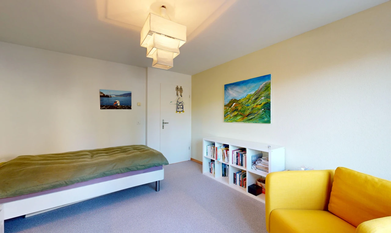 chambre avec cloison sèche, drywall, moquette, carpet, et inside property
