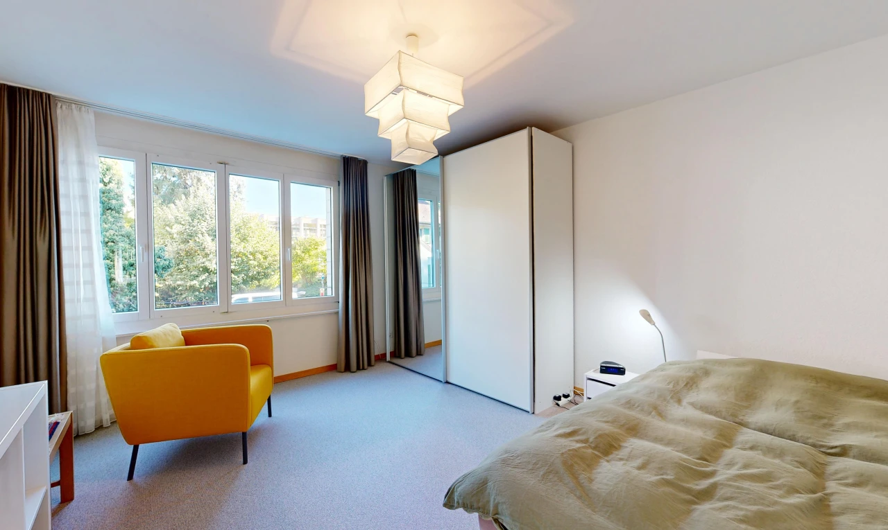 chambre avec cloison sèche, drywall, moquette, carpet, et inside property