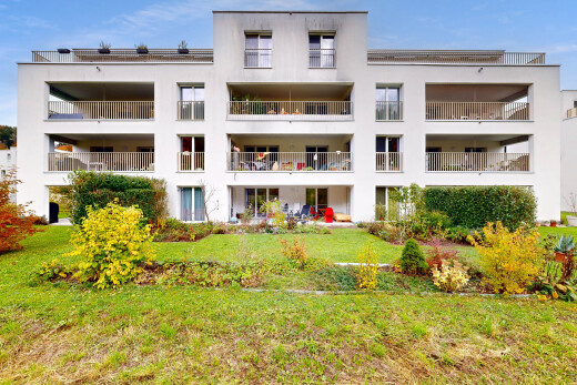 extérieur du bâtiment avec apartment complex view, vue sur le complexe d'appartements, et day time