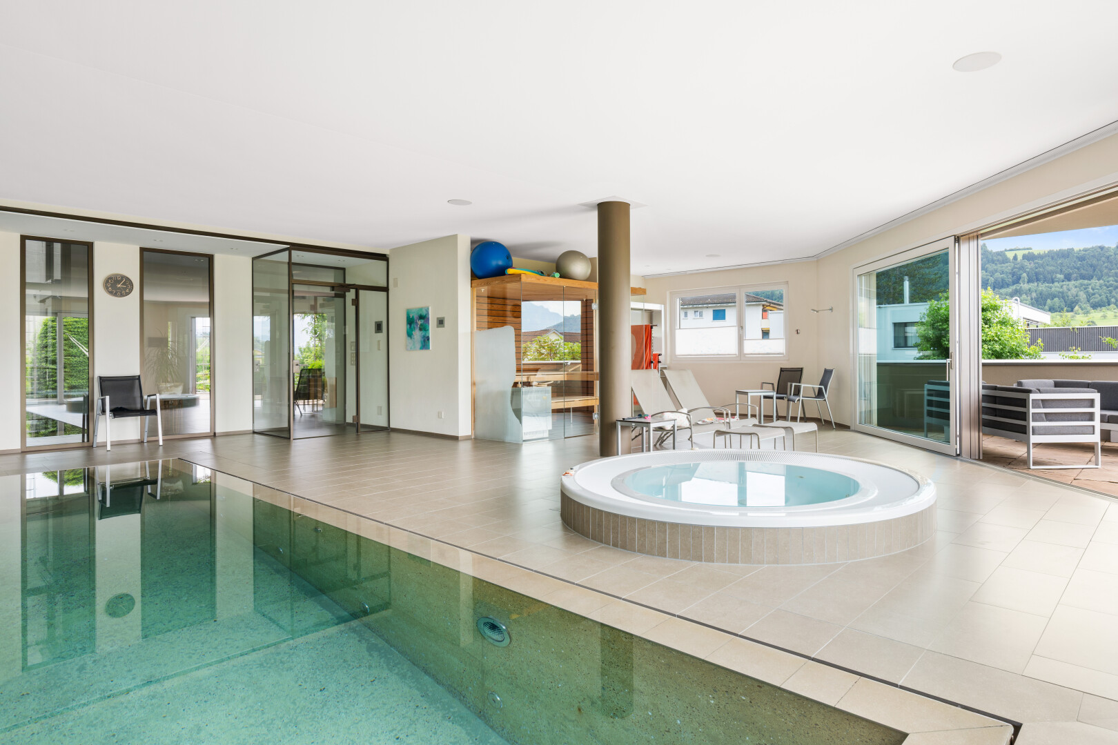 schwimmbad mit inside property, schwimmbad, und wintergarten