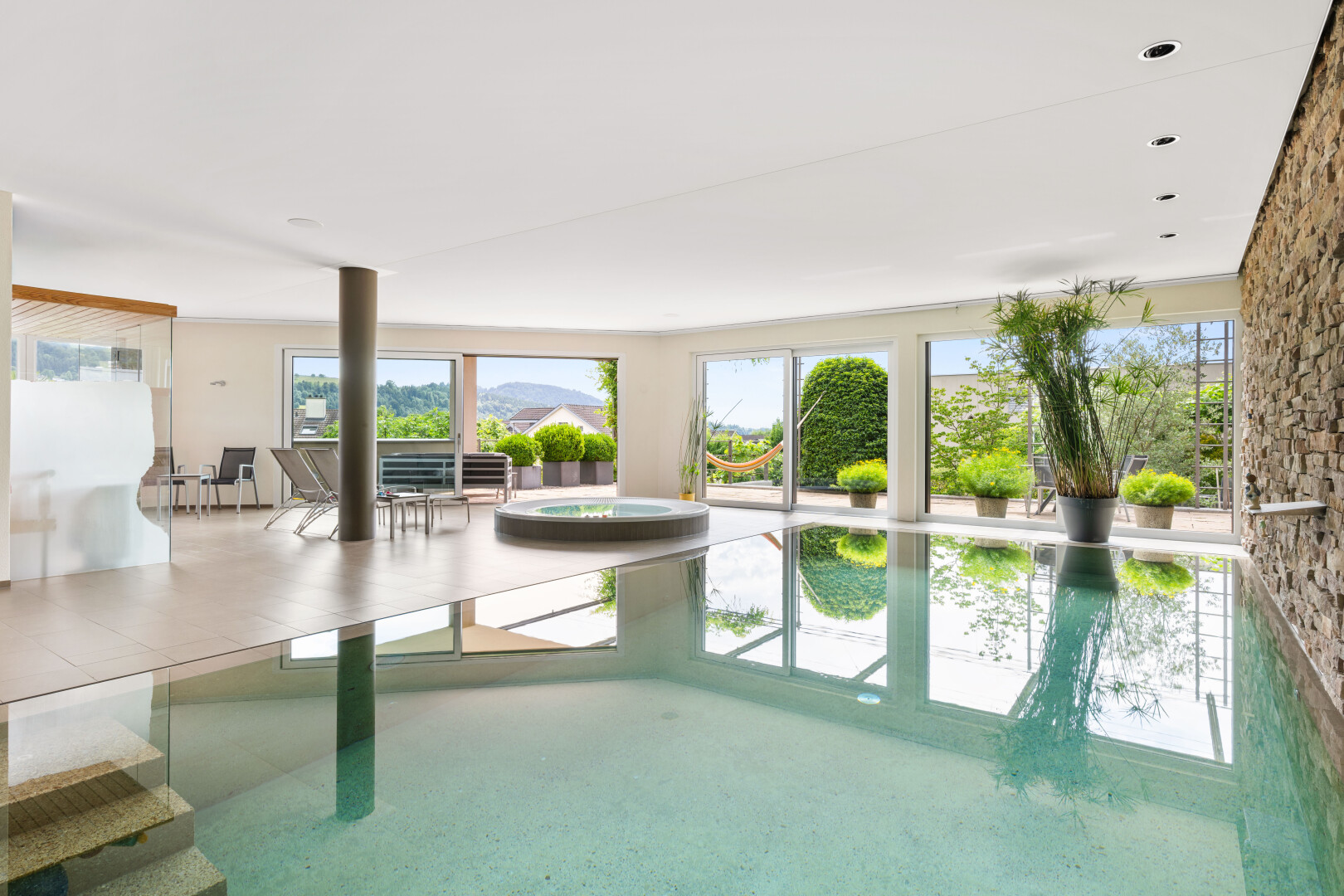 schwimmbad mit day time, wintergarten, und inside property