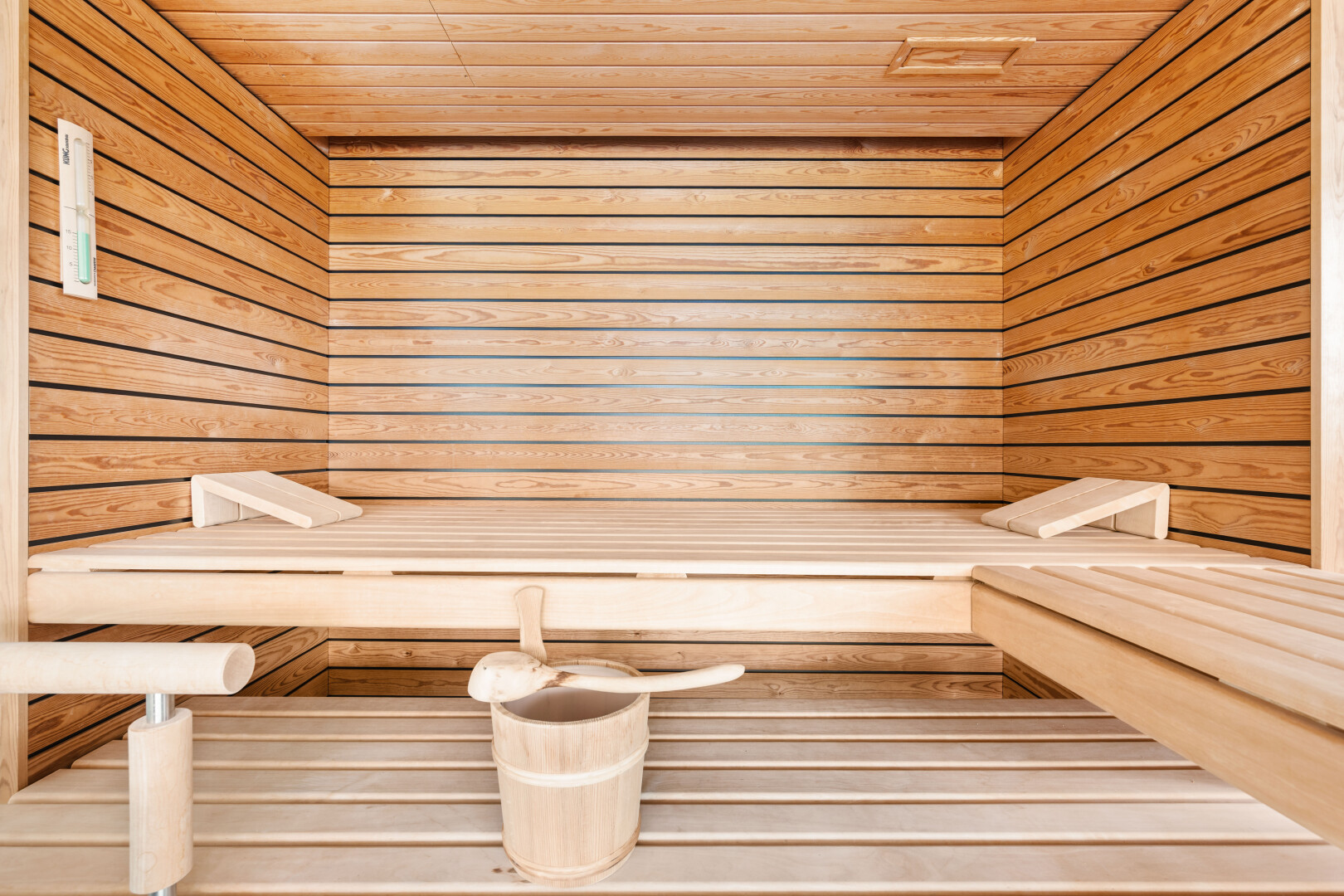 einzelheiten mit wood ceiling, holzdecke, sauna, wood wall, und holzwand