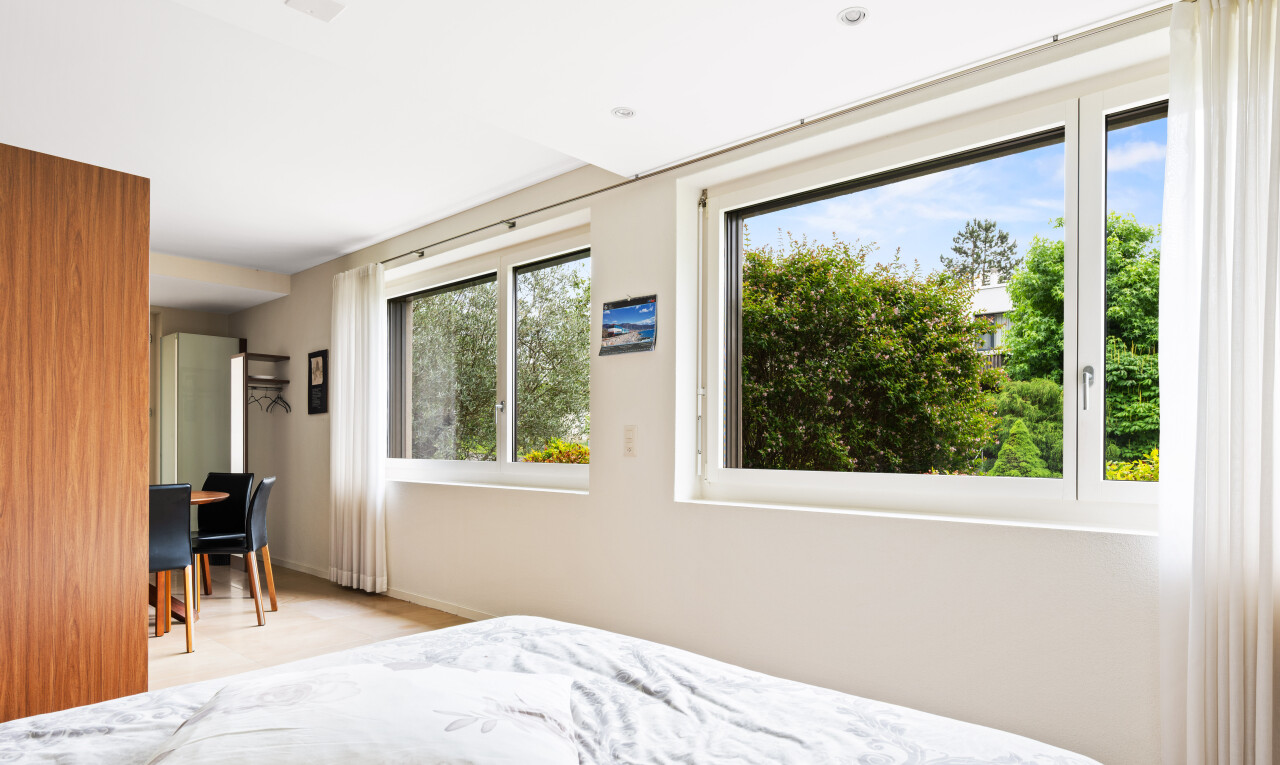 zimmer / schlafzimmer mit inside property, day time, drywall, gipskartonwand, und natural light