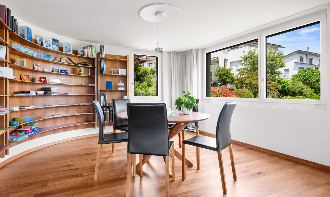 esszimmer mit inside property, holzfußboden, wood finish floor, gipskartonwand, und drywall