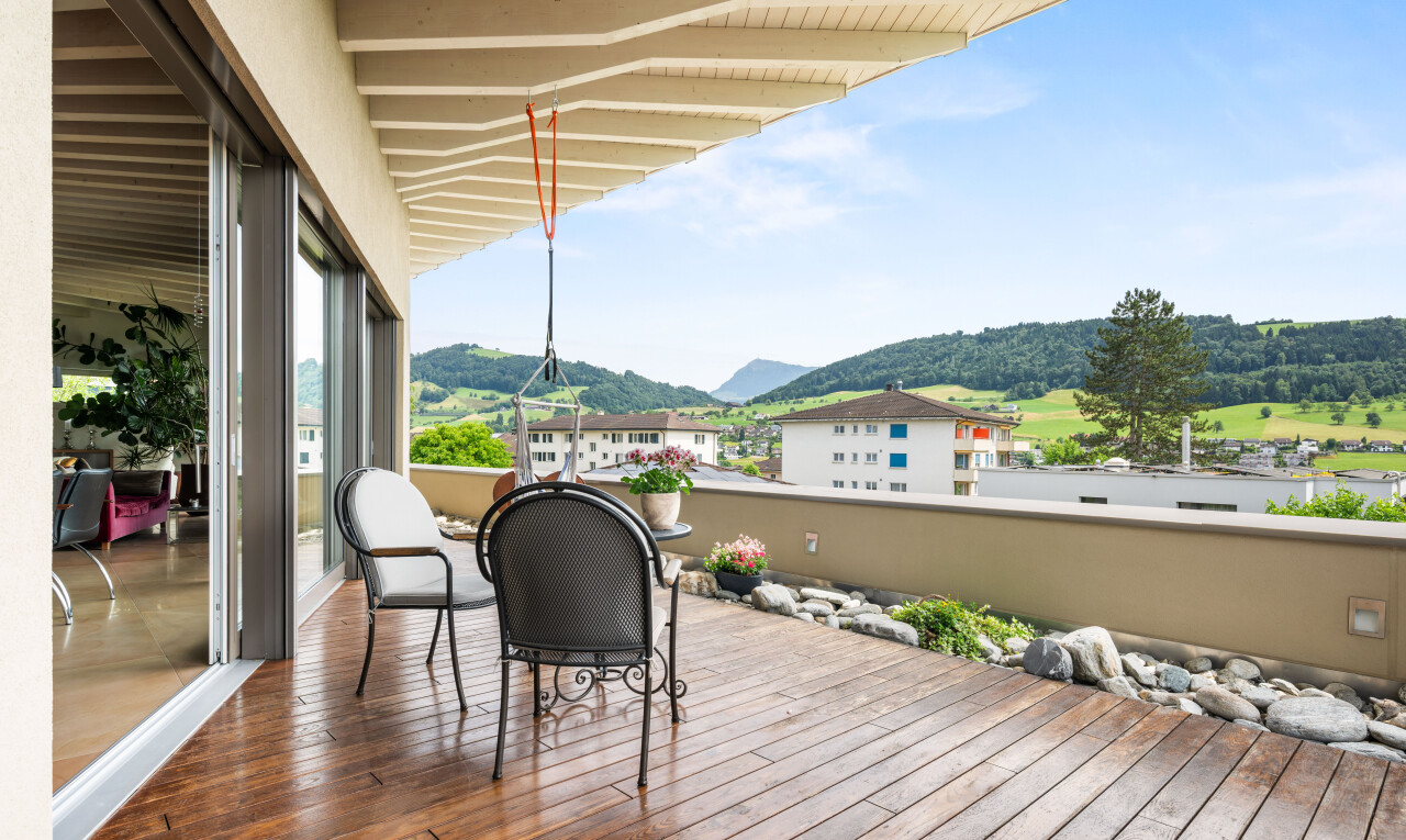 terrasse mit from property, mountain view, blick auf die berge, day time, und deck