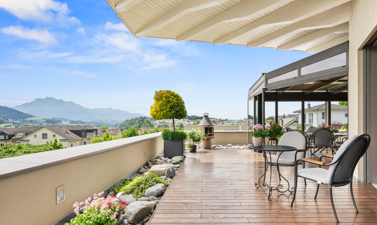 terrasse mit from property, blick auf die berge, mountain view, day time, und deck