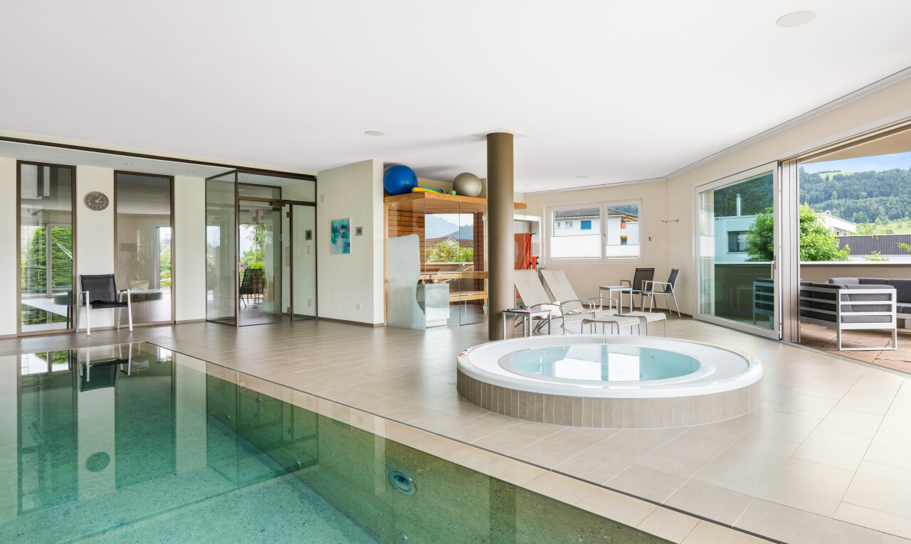 schwimmbad mit inside property, schwimmbad, und wintergarten