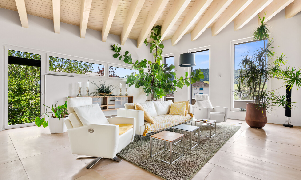 wohnzimmer mit day time, inside property, drywall, gipskartonwand, und natural light
