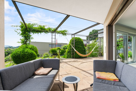 terrasse mit wohnraum im freien, from property, day time, und power lines view