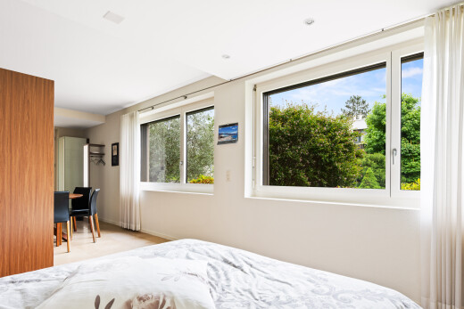 zimmer / schlafzimmer mit inside property, day time, drywall, gipskartonwand, und natural light