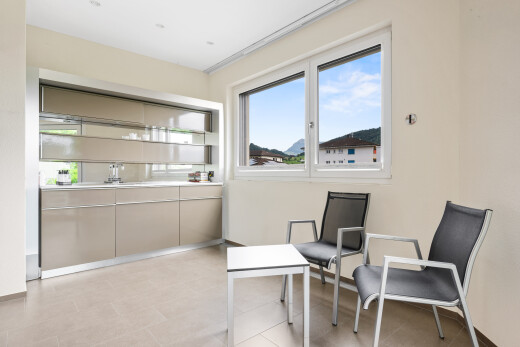 esszimmer mit inside property, light floor, gipskartonwand, drywall, und day time