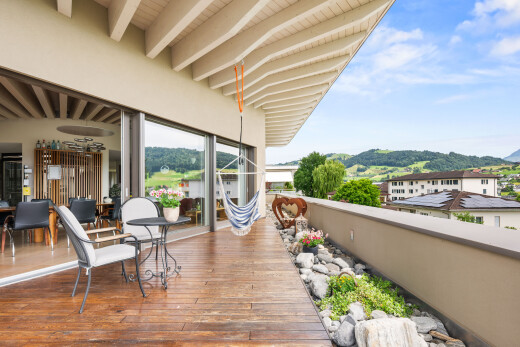 terrasse mit from property, deck, mountain view, blick auf die berge, und day time