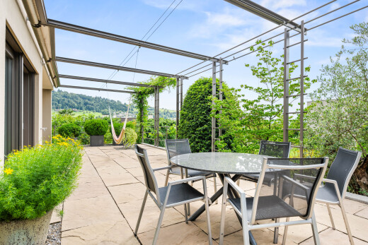 terrasse mit essbereich im freien, terrasse, from property, und day time