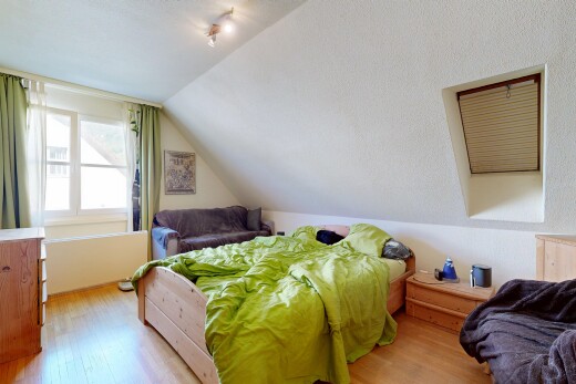 zimmer / schlafzimmer mit vaulted ceiling, dachschräge, wood finish floor, holzfußboden, und zusätzliches zimmer