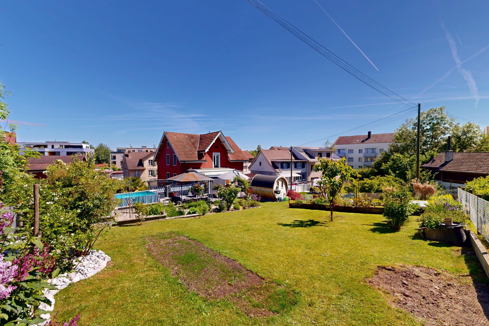 garten mit zaun, day time, rasen, residential view, und wohngebietblick
