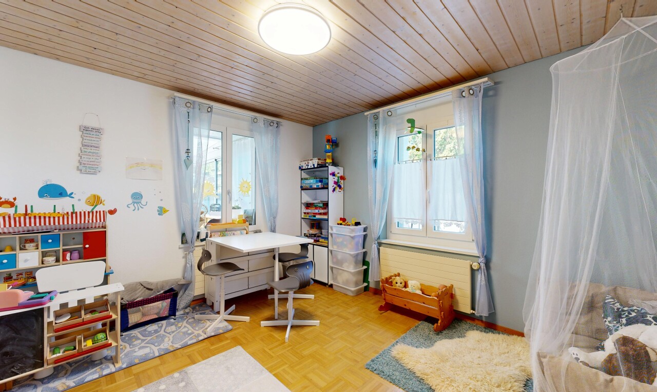 büro mit wood ceiling, holzdecke, natural light, natürliches licht, und drywall