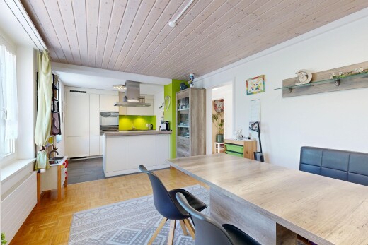 salle à manger avec plafond en bois, wood ceiling, radiateur, cloison sèche, et drywall