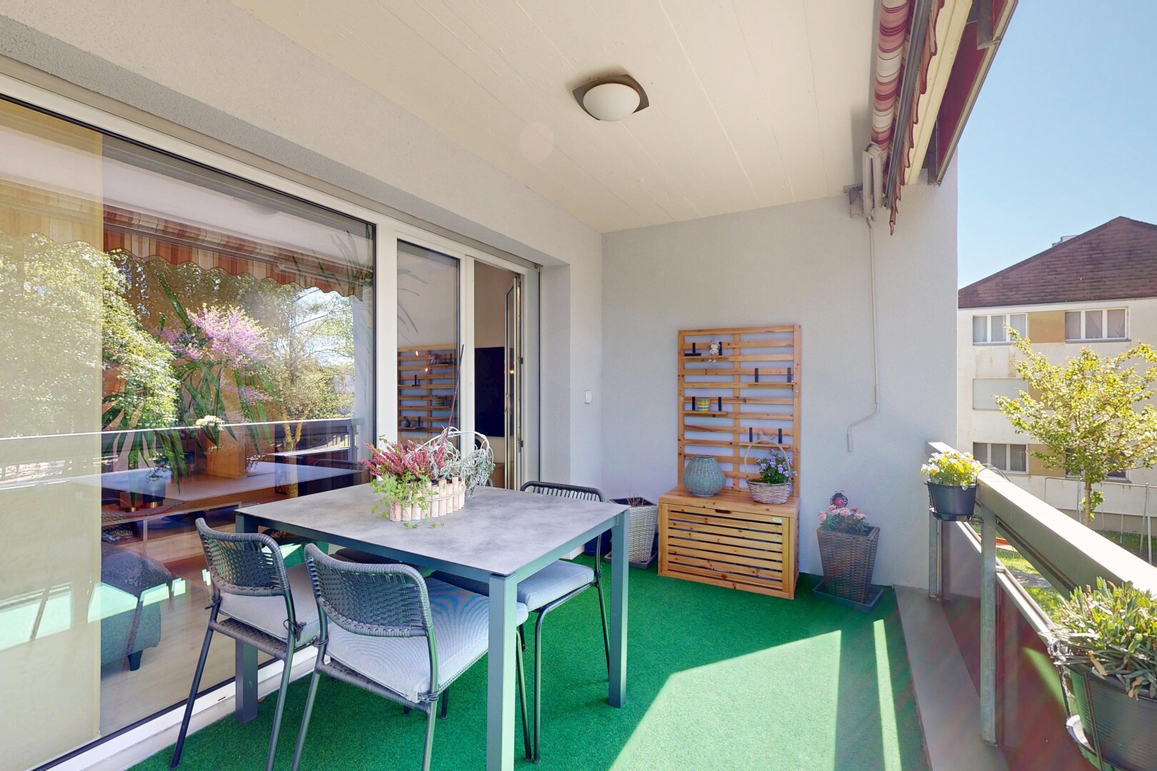 terrasse mit from property, essbereich im freien, und day time