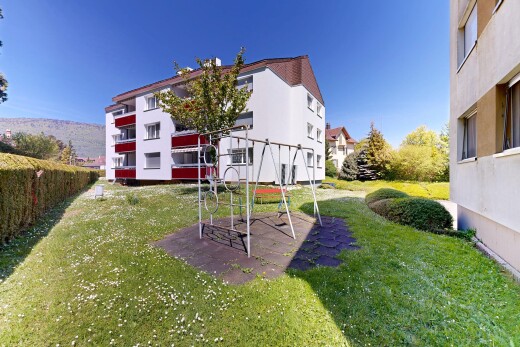 façade avec day time, apartment complex view, pelouse, et from community
