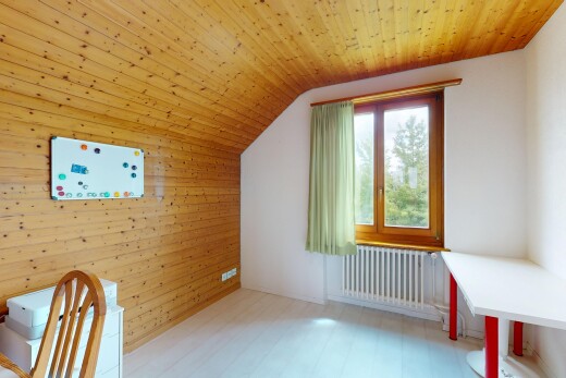 leerer raum mit wood ceiling, holzdecke, vaulted ceiling, dachschräge, und natural light