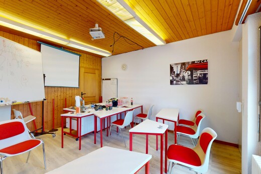 wohn- / esszimmer mit wood wall, holzwand, inside property, wood ceiling, und holzdecke