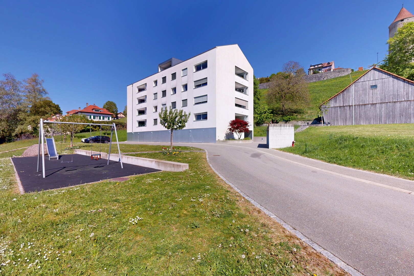 view of apartment building / complex