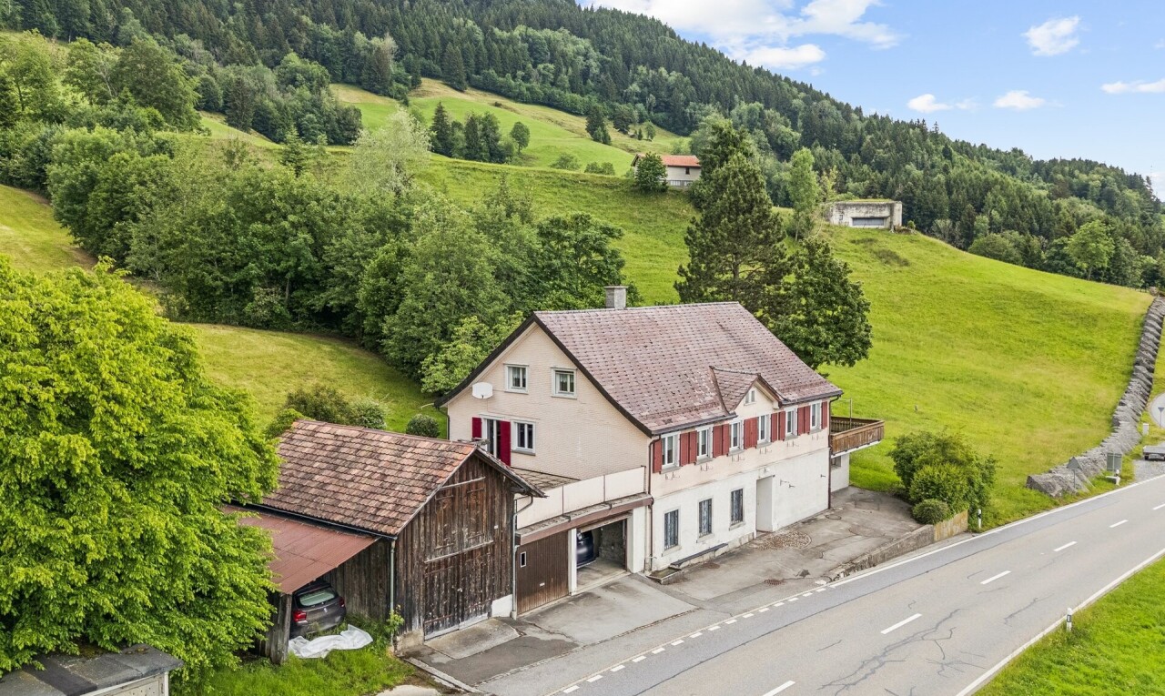 außenansicht mit waldblick, forest view, day time, ländliche aussicht, und rural view