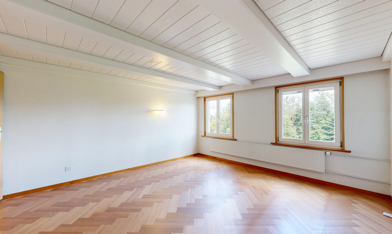 leerer raum mit inside property, holzfußboden, wood finish floor, gipskartonwand, und drywall