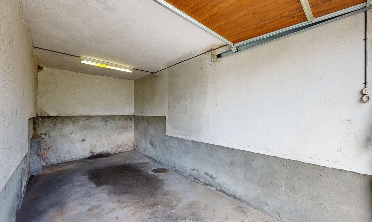 leerer raum mit betonboden, concrete floor, unfinished concrete floor, betonmauer, und concrete wall