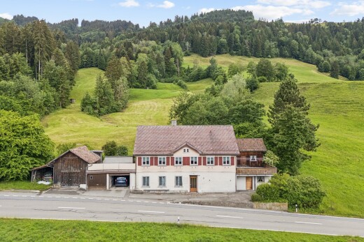 außenansicht mit rasen, property visible, day time, forest view, und waldblick