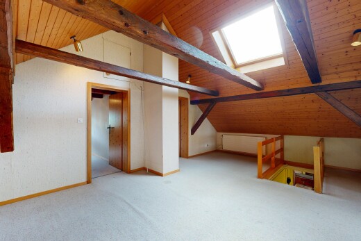 leerer raum mit holzdecke, wood ceiling, balkendecke, beamed ceiling, und dachschräge