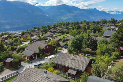 vue sur la montagne avec vue sur la montagne, mountain view, day time, vue résidentielle, et residential view