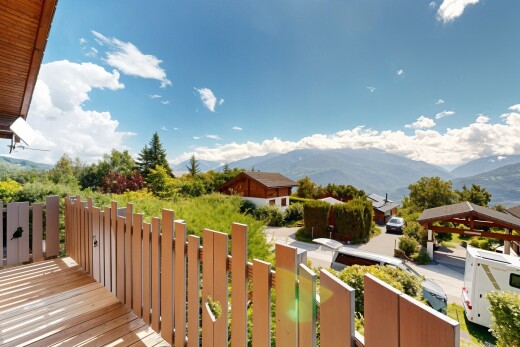 balcon avec from property, day time, mountain view, et vue sur la montagne
