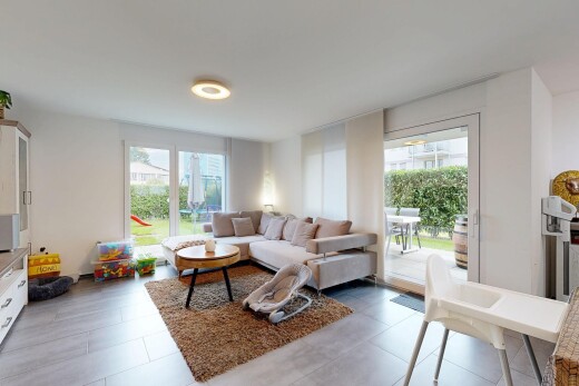 wohnzimmer mit inside property, natürliches licht, natural light, gipskartonwand, und drywall