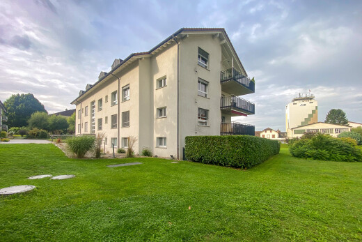 außenansicht mit property visible und overcast