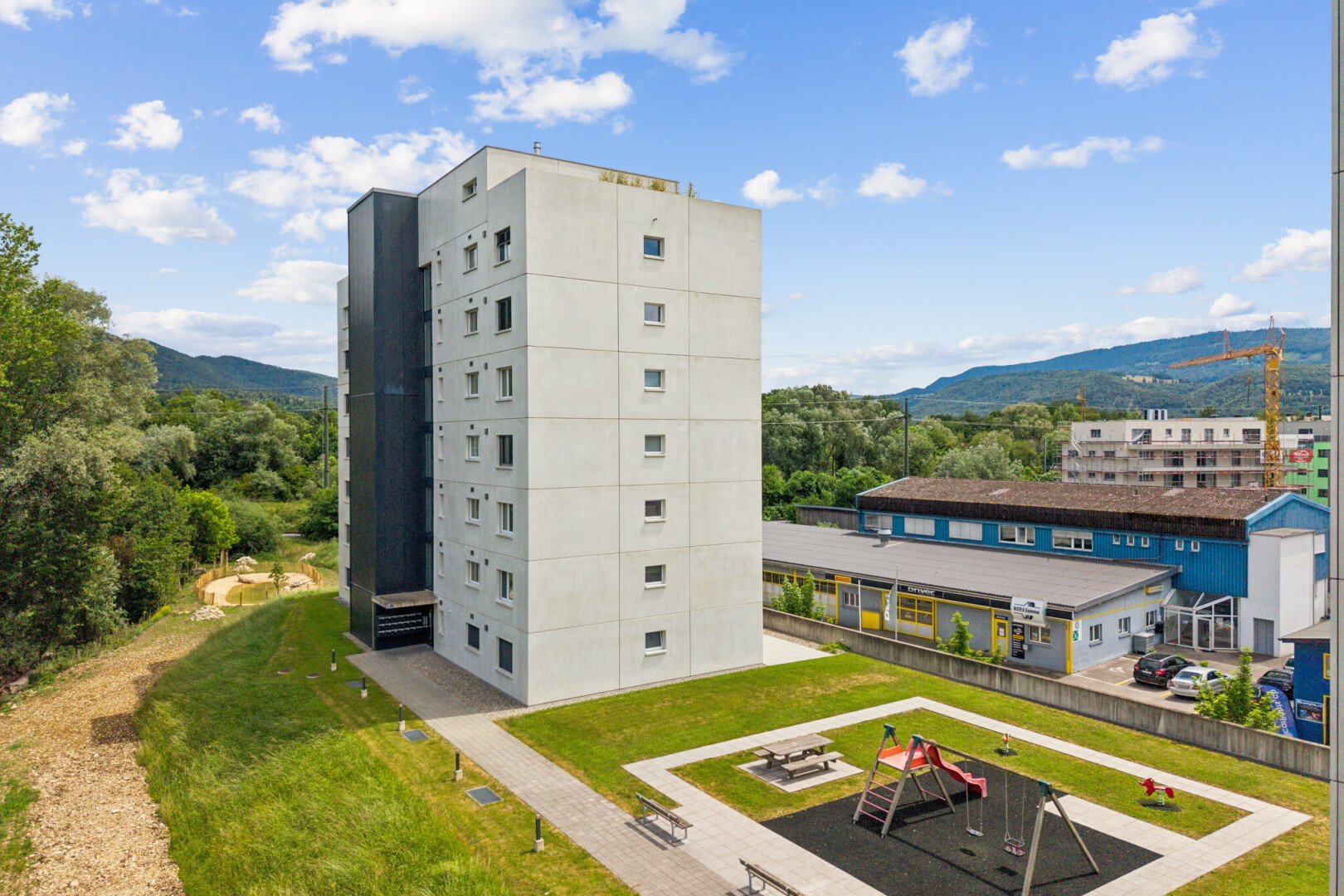 extérieur du bâtiment avec mountain view, vue sur la montagne, et day time