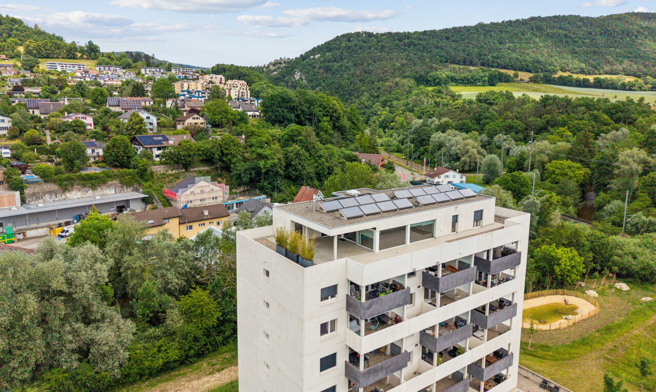 vue sur la montagne avec day time, aerial view, forest view, et vue sur la forêt