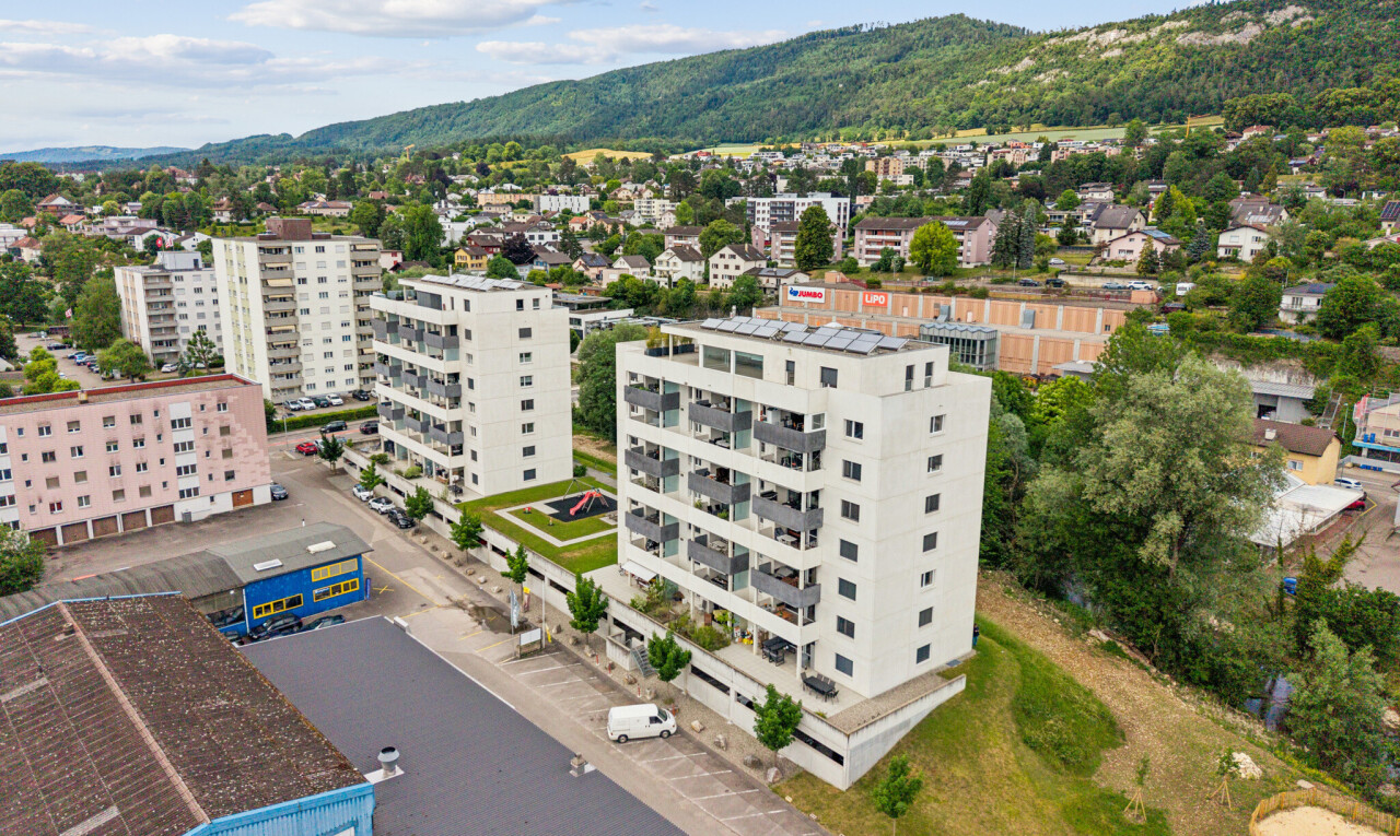 extérieur du bâtiment avec day time, vue sur la montagne, et mountain view