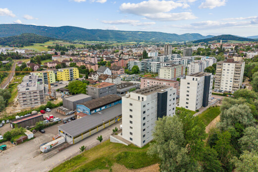 außenansicht mit blick auf die berge, mountain view, day time, stadtblick, und city view