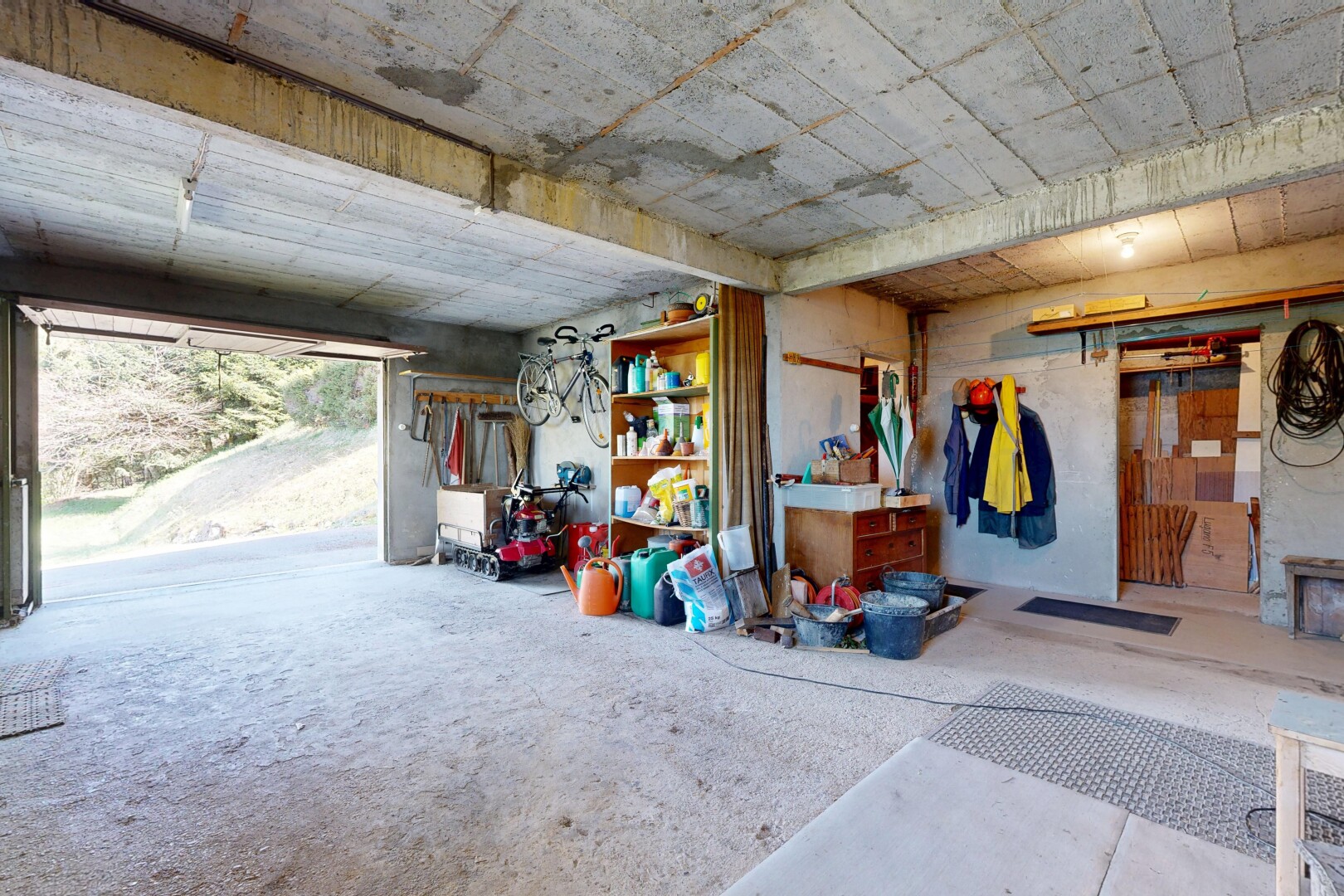 parking avec inside property