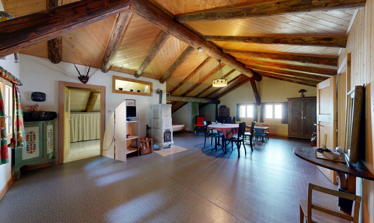 salle à manger avec inside property, beamed ceiling, plafond à poutres, cathedral ceiling, et plafond cathédrale