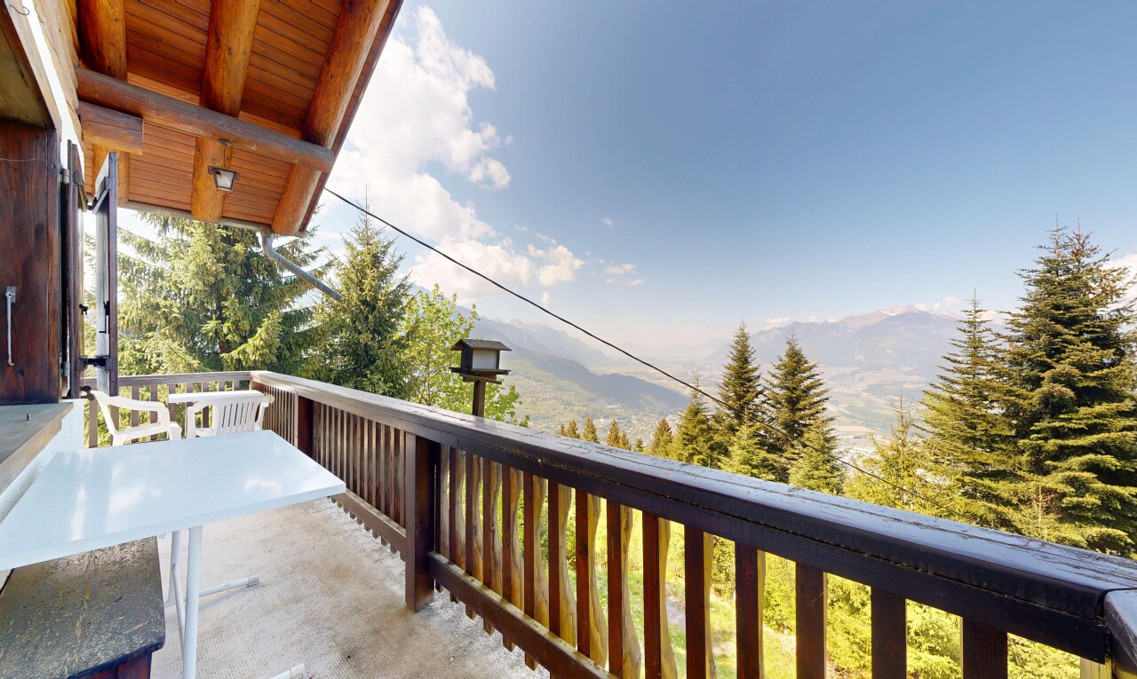 balcon avec balcon, mountain view, vue sur la montagne, from property, et day time